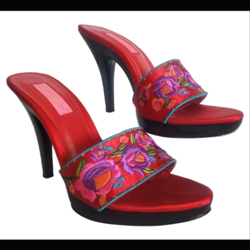 Betsey Johnson Janika Heels Mules Sandals Red Satin Embroidered Floral Size 7.5